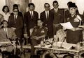 Benarkah Soekarno Ditodong Pistol Saat Teken Supersemar?