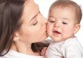 7 Bahaya Bila Bayi Sering Dicium