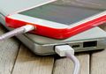 Stop 4 Kebiasaan "Nge-charge" Smartphone seperti Ini