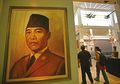 Siapakah Sang Penulis Pidato Bahasa Inggris Pertama Bung Karno?