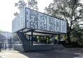 Perpustakaan Unik Berdinding Ember Es Krim di Bandung