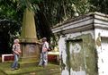 Riwayat Obelisk Termegah di Permakaman Kebun Raya Bogor