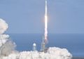 SpaceX Berhasil Luncurkan Roket Terbesar