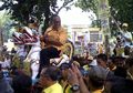 Aburizal Bakrie: "Istri Saya Masih Cantik, Kan?"