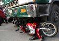 Saat Atur Lalin, Wakasatlantas Ditrabrak Truk Kontainer