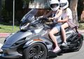 Penyanyi Ini Keliling Beverly Hills Pakai Motor Gede!