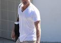 Ups, Brad Pitt Ditilang Polisi!