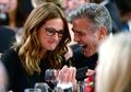 Julia Roberts dan George Clooney Saling Puji