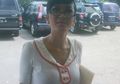 Julia Perez Masuk Bank Pakai Bikini