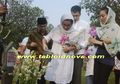 Shireen Sungkar & Nuri Maulida Ziarah ke Makam Ainun Habibie