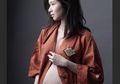 Ini Foto Seksi Laura Basuki Pamerkan Kehamilan