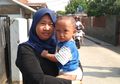 Bawa Anak Sambil Kerja, Supir Gojek Wanita Ini Kaget Ada Penggalangan Dana Bantuan di Facebook