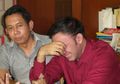 Sandy Tumiwa Menangis Dituding Akan Melarikan Diri
