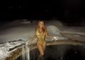 Mariah Carey Pamer Tubuh di Tengah Salju Aspen