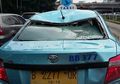 Pengunjuk Rasa Hancurkan Taksi, Penumpang Blue Bird Diancam