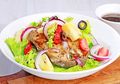 Semangkuk Salad Gindara Kaya Serat Untuk Sarapan Sabtu Pagi