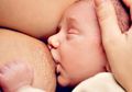 Ibu Menyusui, Perhatikan Perbedaan Bengkak Normal dan Mastitis di Payudara