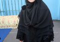 Umi Pipik Pernah Datang ke Makam Uje bersama Seorang Pria?