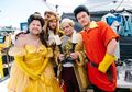 James Corden Menjelma Jadi Belle di Tengah Kemacetan