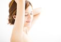 Tak Perlu Deodoran, 10 Bahan Alami Ini Ampuh Hilangkan Bau Ketiak