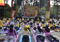 Tampil Segar Jelang Berbuka, Kiranti Ajak Ngabuburit Seru dengan Yoga