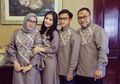 Kostum Lebaran Keluarga Prilly Latuconsina Ditentukan oleh Seorang Pria Spesial!