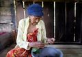 Sepuh dan Miskin, Nenek Julaeha Makan Hanya dengan Garam dan Daun