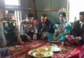 Nyaris Menjadi Bulan-bulanan Warga, Sepasang Muda Mudi yang Kepergok Berduaan di Kebun Rambutan Ini Menjadi Manten Usai Dinikahkan Secara Adat