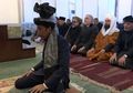 Viral! Foto Presiden Jokowi Jadi Makmum Saat Sholat di Afghanistan
