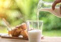Tak Hanya Anak-Anak Saja, Orang Dewasa Hingga Orang Tua Juga Perlu Mengonsumsi Susu Juga, loh!
