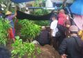 Bikin Sedih, Bocah SD Ini Kehilangan Sang Bunda Selamanya Usai Berjuang Rawat Ibunya Sendirian