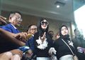 Syahrini Foto-foto Manja di Jalan Tol Surabaya, Begini Pembelaan Hotman Paris