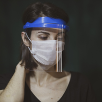 Pakai Face Shield saat Keluar Rumah Memang Baik, Tapi Jangan Sekali-kali Anda Memakainya Tanpa Masker, 'Itu Sama Saja Bunuh Diri'