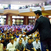 Ippho Santosa: Ingin Sukses? Sukseskan Orang Lain!