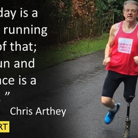 Kisah Chris Arthey, Orang Pertama yang Diamputasi Kakinya yang Berhasil Menyelesaikan Maraton London