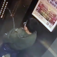 Langsung Kena Batunya! Bocah Laki-laki Ini Terjebak di dalam Lift yang Baru Saja Ia Kencingi