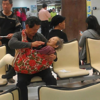 (Foto) Kekuatan Berbagi! Anda Akan Tersenyum Haru Melihat Ketulusan Mereka