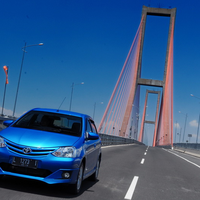 Menguji Toyota Etios Valco di Kota Pahlawan