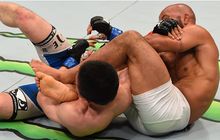 SEJARAH HARI INI - Demetrious Johnson Pamer Kesaktian, Eksekusi Lawan dengan Kuncian Paling Telat di UFC