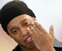 Bangkrut Karena Utang, Ronaldinho Terpaksa Relakan Lukisan dan Mobil Mewah Disita Polisi
