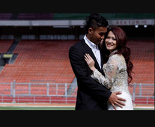 6 Potret Foto Pre-Wedding Pesepak Bola Indonesia Unik dan Menarik