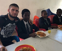 Tinggalkan UFC, Khabib Nurmagomedov Jalani Misi Mulia di Afrika