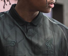 Liverpool Resmi Rilis Jersey Elegan Berwarna Hitam, Begini Penampakannya