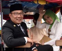 Ciuman Mesra Kang Emil untuk Sang Istri jadi Saksi Hasil Imbang Persib Bandung