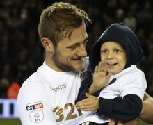 Leeds United Beri Penghormatan untuk Fan Cilik yang Meninggal karena Kanker