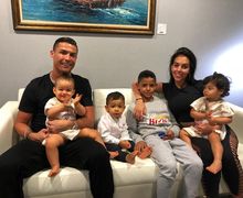 Cristiano Ronaldo Pilih Main Bola Bareng Anak Balitanya saat Masa Pemulihan Cedera