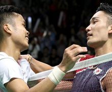 Video - Momen Adem Anthony Ginting dan Kento Momota di Podium Juara Singapore Open 2019 yang Bikin Banyak Netizen Penasaran