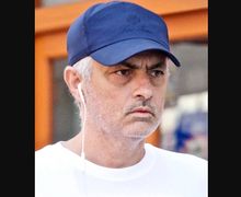 Usai Dikabarkan Tolak Juventus, Jose Mourinho Nikmati Waktu Luang untuk Nyalon di London