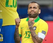 Dani Alves Menggila dengan Alat Pel di Masa Pandemi Virus Corona