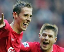 Peter Crouch Pensiun, Steven Gerrard Bongkar Kebiasaan di Ruang Ganti Pemain Bersama Si Jangkung